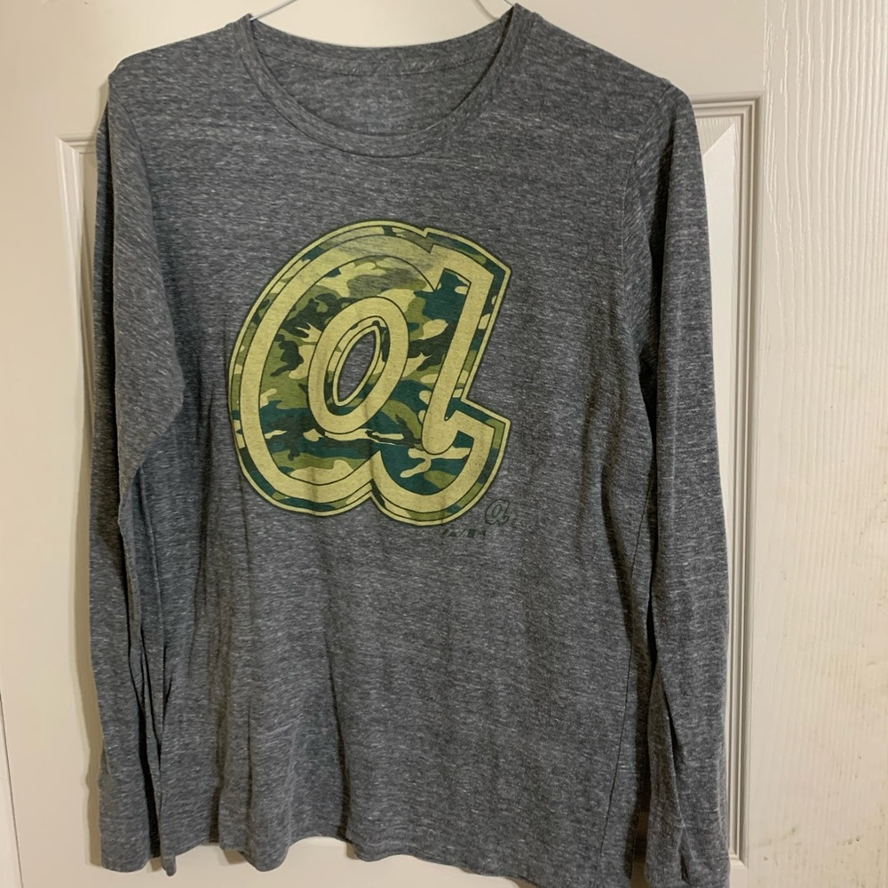 Atlanta braves -Adult Long-Sleeve Graphic Tee with Camo Logo - Gray/Green